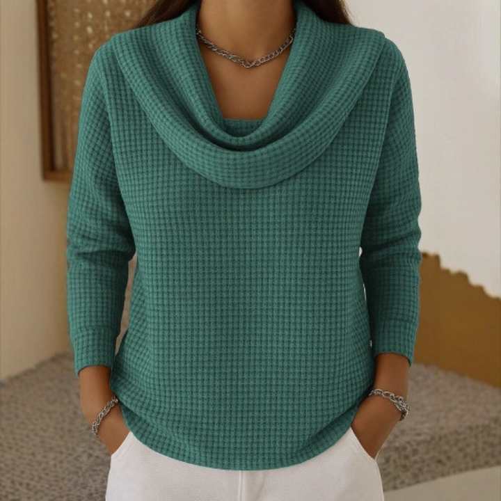 Marina – Teplé pletené tričko s wafl textúrou a elegantným drapírovaným golierom